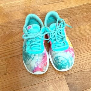 Nike girls Tanjun shoes
